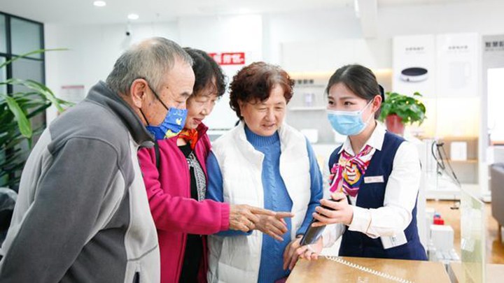 加快数字服务适老化改造
