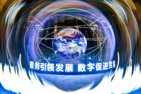 首届粤港澳服务贸易展暨中国(深圳)跨境电商展开幕